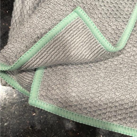 Limited Edition Kitchen Towel and Cloth Set - Graphite w/Seamist Trim, Diamond - Picture 4 of 10